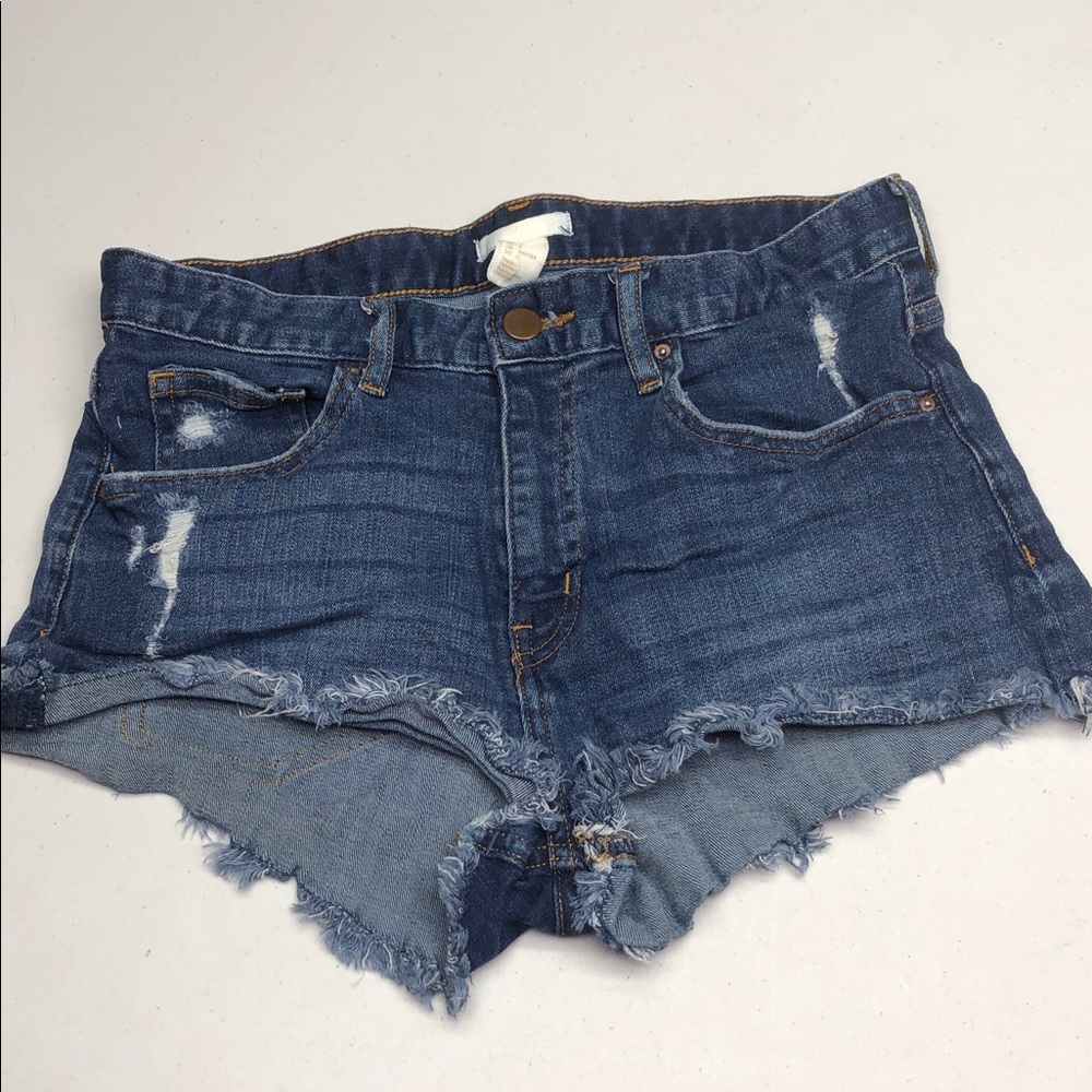 H&M FACTORY DISTRESS JEAN SHORTS W6/28 ⭐️